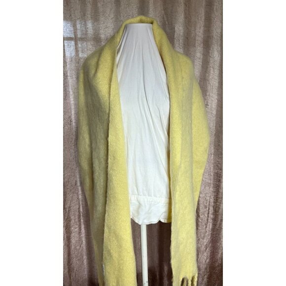 Abercrombie & Fitch Yellow Wool Blend Scarf With Fringe Fuzzy Soft Cozy One Size - Picture 1 of 5